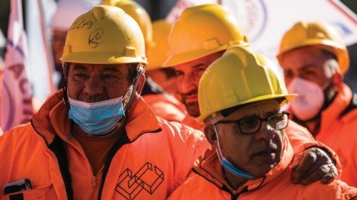 Un momento della manifestazione degli imprenditori e lavoratori delledilizia in piazza della ...