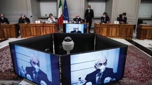 Il presidente della Corte Costituzionale Giuliano Amato durante la conferenza stampa sui referendum, ...