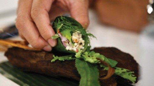 epa09758019 A Thai diner tastes the second starter dish of Spicy Red Ants Eggs and the Queen Ant ... epa09758019 A Thai diner tastes the second starter dish of Spicy Red Ants Eggs and the Queen Ant ...