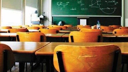  Con i ragazzi si sta aprendo un solco: la scuola deve ripensarsi  QUO-042