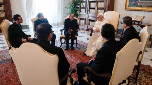  Udienza del Papa  al collegio sacerdotale argentino  QUO-045