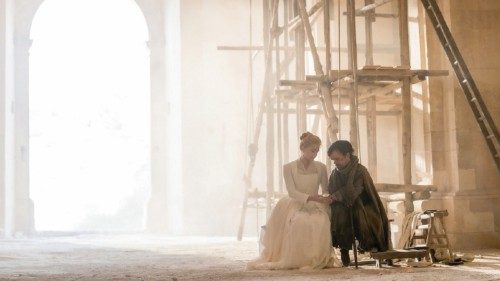 C_13199_RHaley Bennett stars as Roxanne and Peter Dinklage as Cyrano in Joe WrightsCYRANOA ...