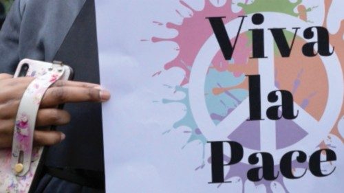 Un momento della manifestazione organizzata dalla Comunità SantEgidio Si alla pace, no alla ... Un momento della manifestazione organizzata dalla Comunità SantEgidio Si alla pace, no alla ...