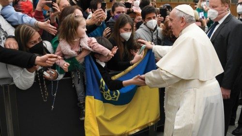  Accompagniamo il popolo  che soffre sotto le bombe  QUO-050