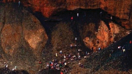 Ancora una frana in una miniera del Myanmar QUO-050 Ancora una frana in una miniera del Myanmar QUO-050