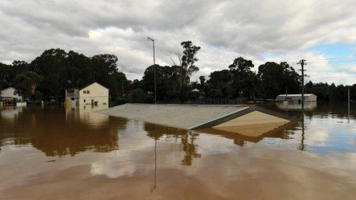 TOPSHOT - Houses inundated with floodwaters from an overflowing Hawkesbury River are pictured in the ... TOPSHOT - Houses inundated with floodwaters from an overflowing Hawkesbury River are pictured in the ...