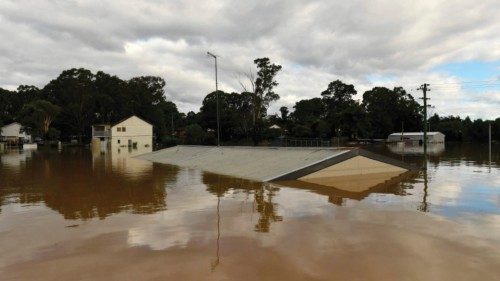 TOPSHOT - Houses inundated with floodwaters from an overflowing Hawkesbury River are pictured in the ...