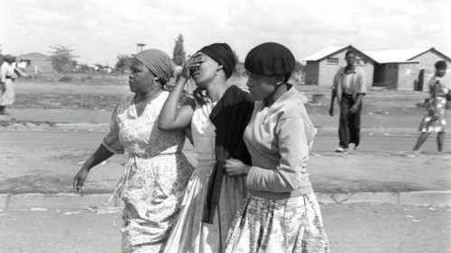 DM2001060405:SAED:POLITICS:OCT1960 - Five Months Nightmare - Sharpeville how it began. After the ...