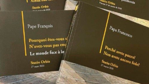 Domenica in piazza San Pietro diecimila copie del volume della Lev sulla “Statio orbis” 2020 ... Domenica in piazza San Pietro diecimila copie del volume della Lev sulla “Statio orbis” 2020 ...