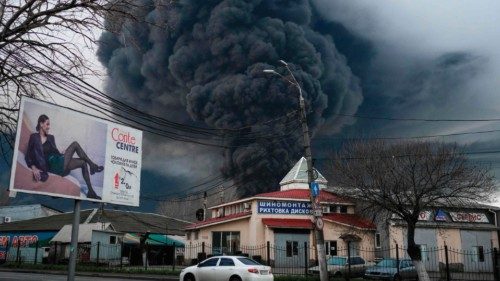 TOPSHOT - Smoke rises after an attack by Russian army in Odessa, on April 3, 2022. - Air strikes ... TOPSHOT - Smoke rises after an attack by Russian army in Odessa, on April 3, 2022. - Air strikes ...
