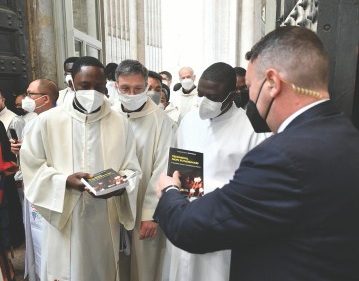  «Sì, lo voglio» La risposta  al Papa   QUO-086