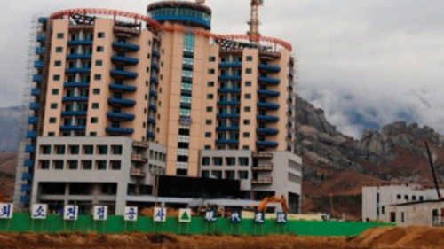 Demolito in Corea del Nord un resort turistico sudcoreano  QUO-088