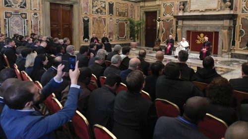  Non è possibile rendere culto a Dio e  fare della liturgia un campo di battaglia  QUO-104