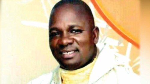 Morto un sacerdote rapito in Nigeria QUO-108 Morto un sacerdote rapito in Nigeria QUO-108