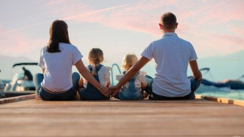In cerca della verità nel vissuto delle famiglie QUO-108 In cerca della verità nel vissuto delle famiglie QUO-108
