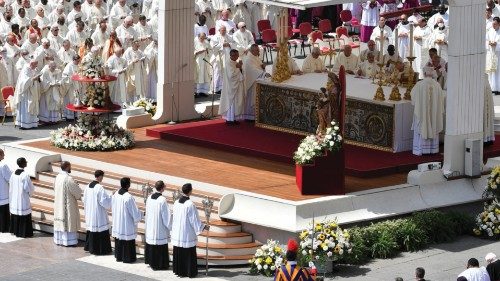  I nuovi santi ispirino vie di dialogo e di pace  QUO-111