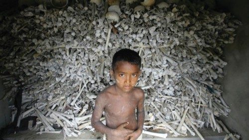 cambogia-khmer-rossi-genocidio-ossario.jpg cambogia-khmer-rossi-genocidio-ossario.jpg