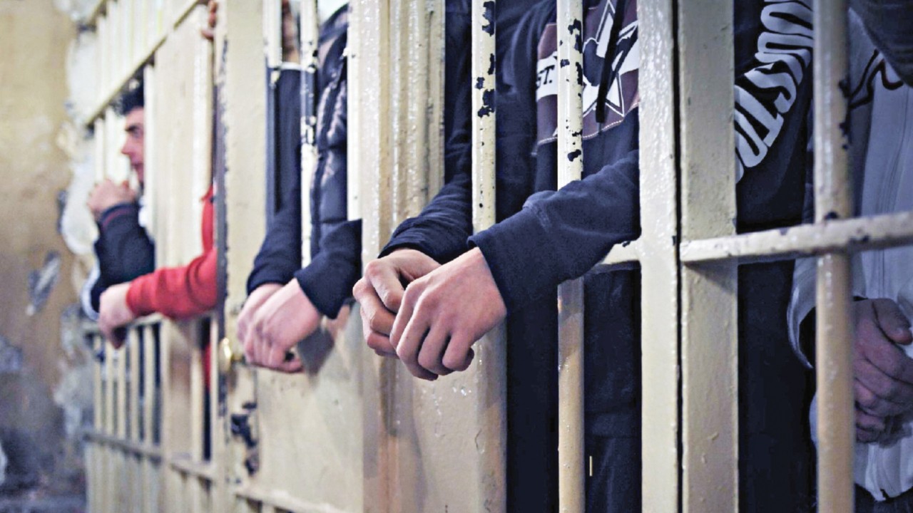  Abolire le carceri  per un sistema più umano  QUO-112