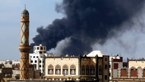 epa05135188 Smoke billows rise above the city following Saudi-led airstrikes targeting a ...