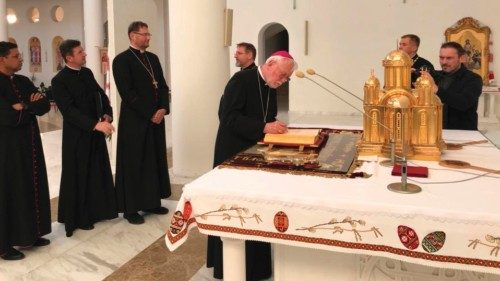 Gallagher: «Ho incontrato un popolo ferito e coraggioso Serve dialogo per la pace» QUO-117 Gallagher: «Ho incontrato un popolo ferito e coraggioso Serve dialogo per la pace» QUO-117