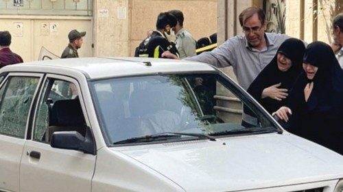 Family members of Colonel Sayad Khodai, a member of Iran's Islamic Revolution Guards Corps, weep ... Family members of Colonel Sayad Khodai, a member of Iran's Islamic Revolution Guards Corps, weep ...