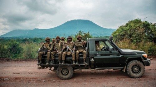 A Congolese army pick up carrying trooops heads towards the front line near Kibumba in the area ...