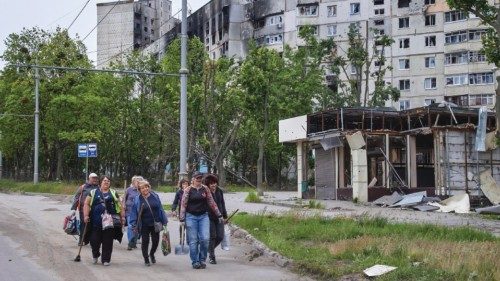 epa09978254 Locals arrive to clean a neighborhood from debris after new shelling in Kharkiv, ... epa09978254 Locals arrive to clean a neighborhood from debris after new shelling in Kharkiv, ...