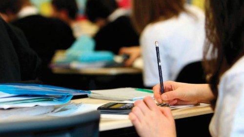L’identità della scuola cattolica per una cultura del dialogo QUO-123 L’identità della scuola cattolica per una cultura del dialogo QUO-123