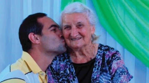 Pronto il “kit pastorale” per la Giornata dei nonni e degli anziani QUO-123 Pronto il “kit pastorale” per la Giornata dei nonni e degli anziani QUO-123