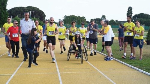Le staffette «fratelli tutti» QUO-125 Le staffette «fratelli tutti» QUO-125