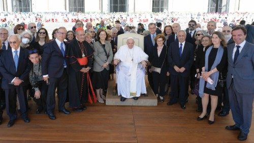  Pregare ai piedi della Croce per la pace in Europa  QUO-130