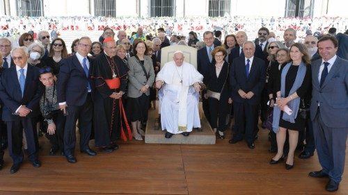 Pregare ai piedi della Croce per la pace in Europa QUO-130 Pregare ai piedi della Croce per la pace in Europa QUO-130