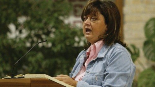 Ancona, 18 settembre 2005.Una donna proclama le Letture durante la S.Messa. Il Noi della Chiesa  ...