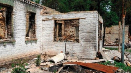 TOPSHOT - A Ukrainian flag waves over a house destroyed by shelling in the village of Moshchun, Kyiv ... TOPSHOT - A Ukrainian flag waves over a house destroyed by shelling in the village of Moshchun, Kyiv ...