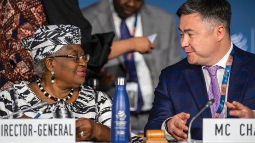 epa10009687 Nigeria's Ngozi Okonjo-Iweala (L) Director General of the World Trade Organisation (WTO) ...