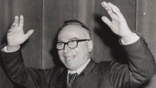 La consegna dei diplomi della Scuola Nazionale di Formazione Socio-Politica «Giorgio La Pira» ... La consegna dei diplomi della Scuola Nazionale di Formazione Socio-Politica «Giorgio La Pira» ...