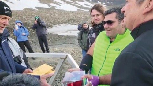 Il messaggio di speranza di Francesco è arrivato fino all’Artico QUO-135 Il messaggio di speranza di Francesco è arrivato fino all’Artico QUO-135