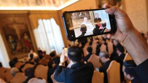 Bisogna redimere la comunicazione da disinformazione e scandalismo QUO-138 Bisogna redimere la comunicazione da disinformazione e scandalismo QUO-138