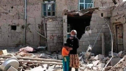 Almeno mille morti in Afghanistan nel sisma che ha colpito il sud-est QUO-141 Almeno mille morti in Afghanistan nel sisma che ha colpito il sud-est QUO-141