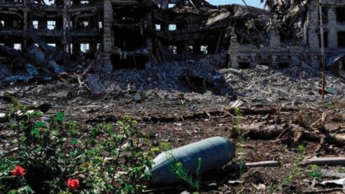  Oltre 100 cadaveri rinvenuti  sotto le macerie a Mariupol  QUO-145
