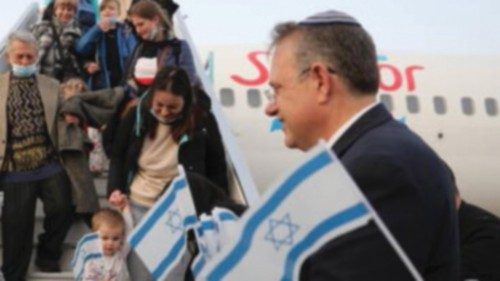 epa09805772 Ukrainian Jews disembark a plane arriving at Ben Gurion international airport near Tel ...
