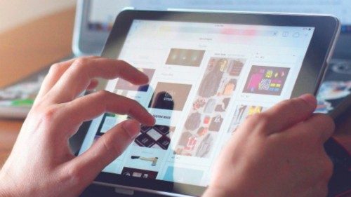Sviluppo e accesso alla tecnologia digitale: un legame imprescindibile QUO-157 Sviluppo e accesso alla tecnologia digitale: un legame imprescindibile QUO-157