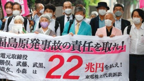 Plaintiffs and lawyers in the Tokyo Electric Power Company (TEPCO) shareholder derivative suit, ... Plaintiffs and lawyers in the Tokyo Electric Power Company (TEPCO) shareholder derivative suit, ...