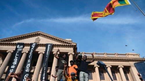 Protestors gather at presidential secretariat in Colombo on July 14, 2022. - Sri Lanka's president ... Protestors gather at presidential secretariat in Colombo on July 14, 2022. - Sri Lanka's president ...