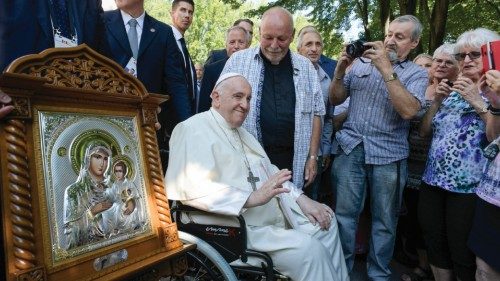  Se il Papa bussa alla porta della casa degli scartati  QUO-172