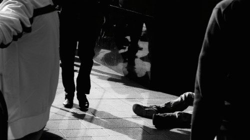L’umanità assassinata dall’indifferenza QUO-173 L’umanità assassinata dall’indifferenza QUO-173