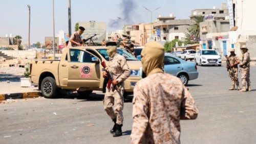  Violenti  scontri tra gruppi armati   a Tripoli  QUO-180