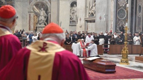  La solida fede, il vivo «sensus Ecclesiae»  e lo slancio missionario  del cardinale Tomko  QUO-183