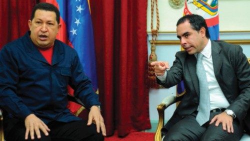 (FILES) In this file photo taken on August 16, 2010 Venezuelan President Hugo Chavez (L) speaks with ...