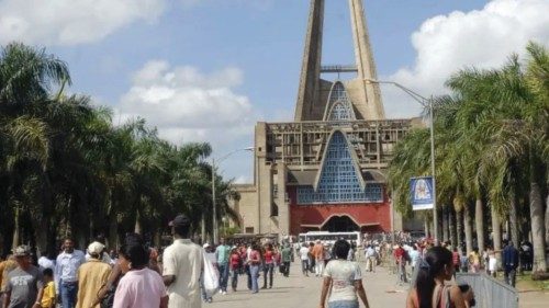 Ai piedi della Vergine di Altagracia QUO-185 Ai piedi della Vergine di Altagracia QUO-185